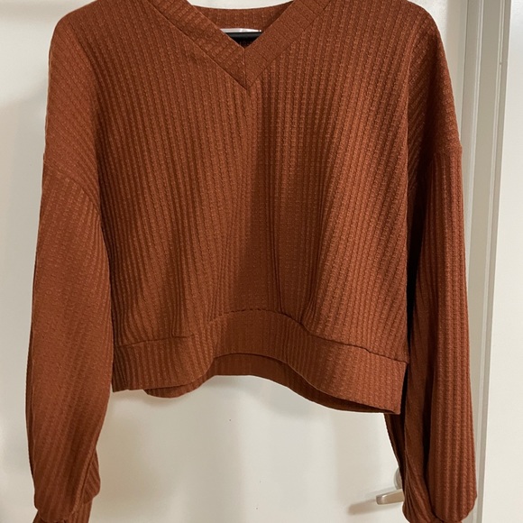 Lantern sleeve cropped sweater - YESSTYLE - Picture 2 of 4